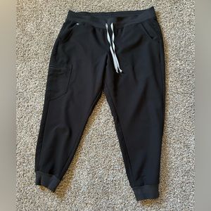 Women’s XL petite black FIGS jogger scrubs
